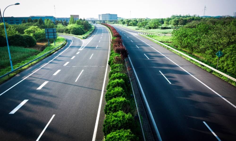 AMDAL jalan tol mencakup persyaratan, kriteria, tahapan penyusunan, dampak lingkungan, serta proses penyusunannya sesuai ketentuan.